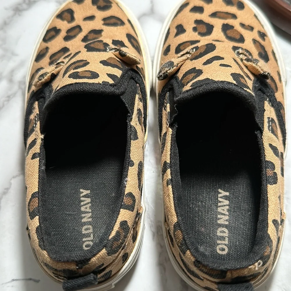 Toddler shoes sz 8 - Picture 2 of 6